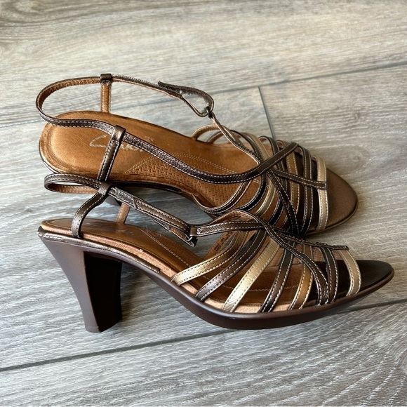 Clarks Metallic Brown  Leather Strappy Sandals - Picture 2 of 14